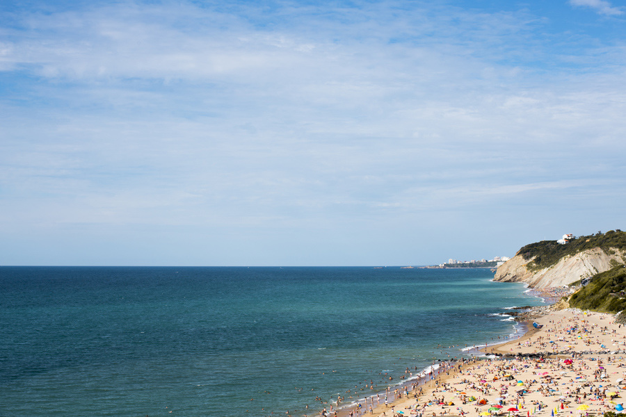 Biarritz bains de mer en été par le photographe Mat Hemon.