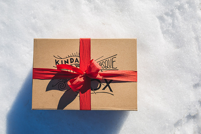 La Kinda Box de Noël, la boite surprise de produits locaux par Kinda Break.