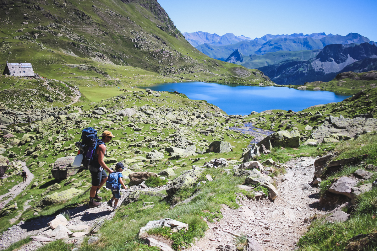 Refuge en randonnée des lacs d'Ayous dans les Pyrénées en Vallée d'Ossau