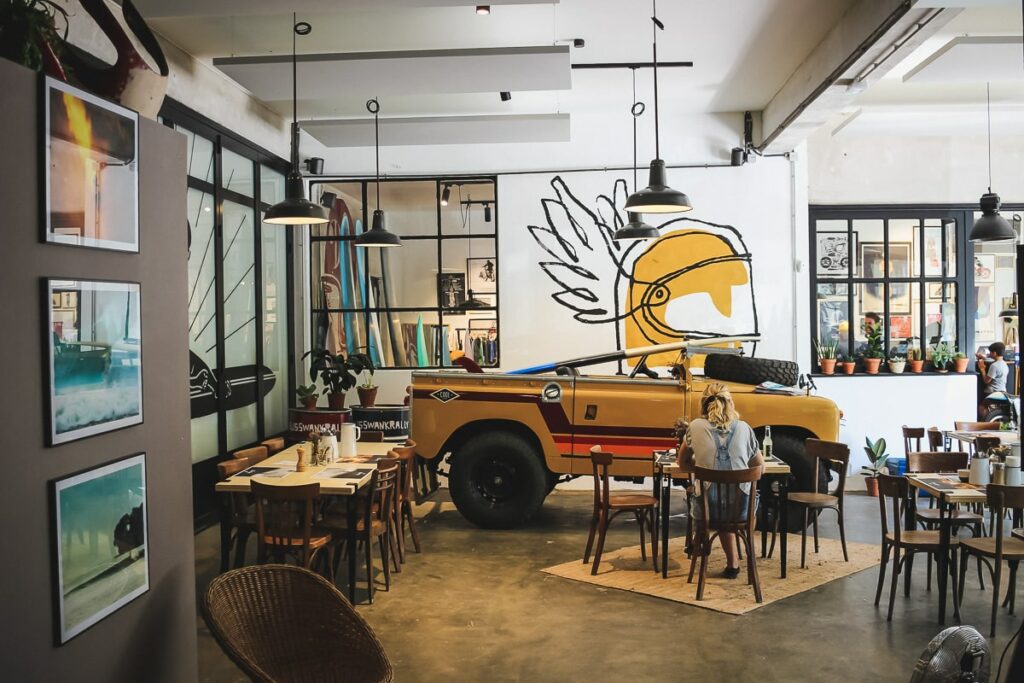 Deus Ex Machina Biarritz : surf & motos custom