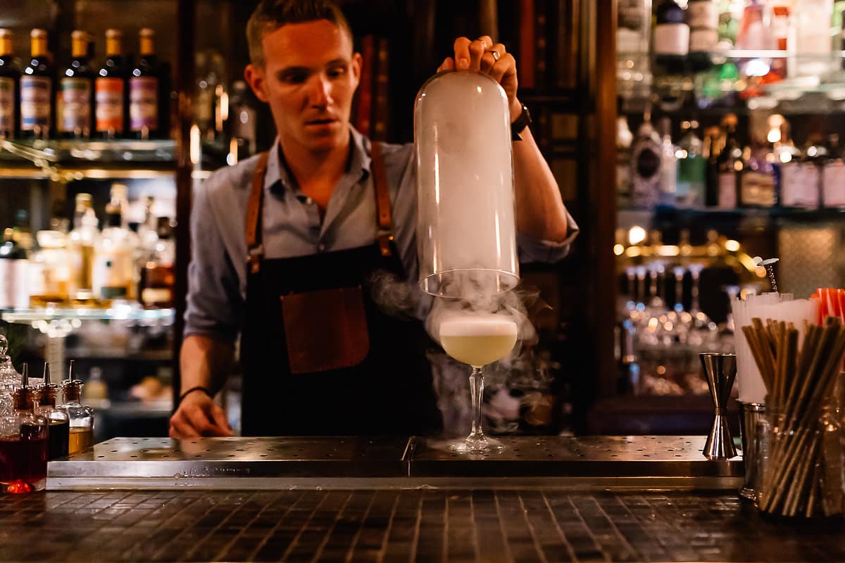 Bar clandestin le Prohibido à Bayonne au Pays basque pour des cocktails 