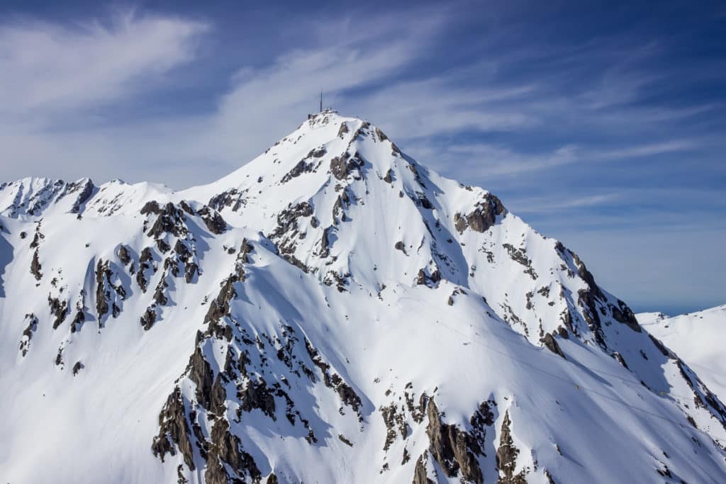 Descente freeride au Pic du Midi de Bigorre dans les Pyrénées à La Mongie